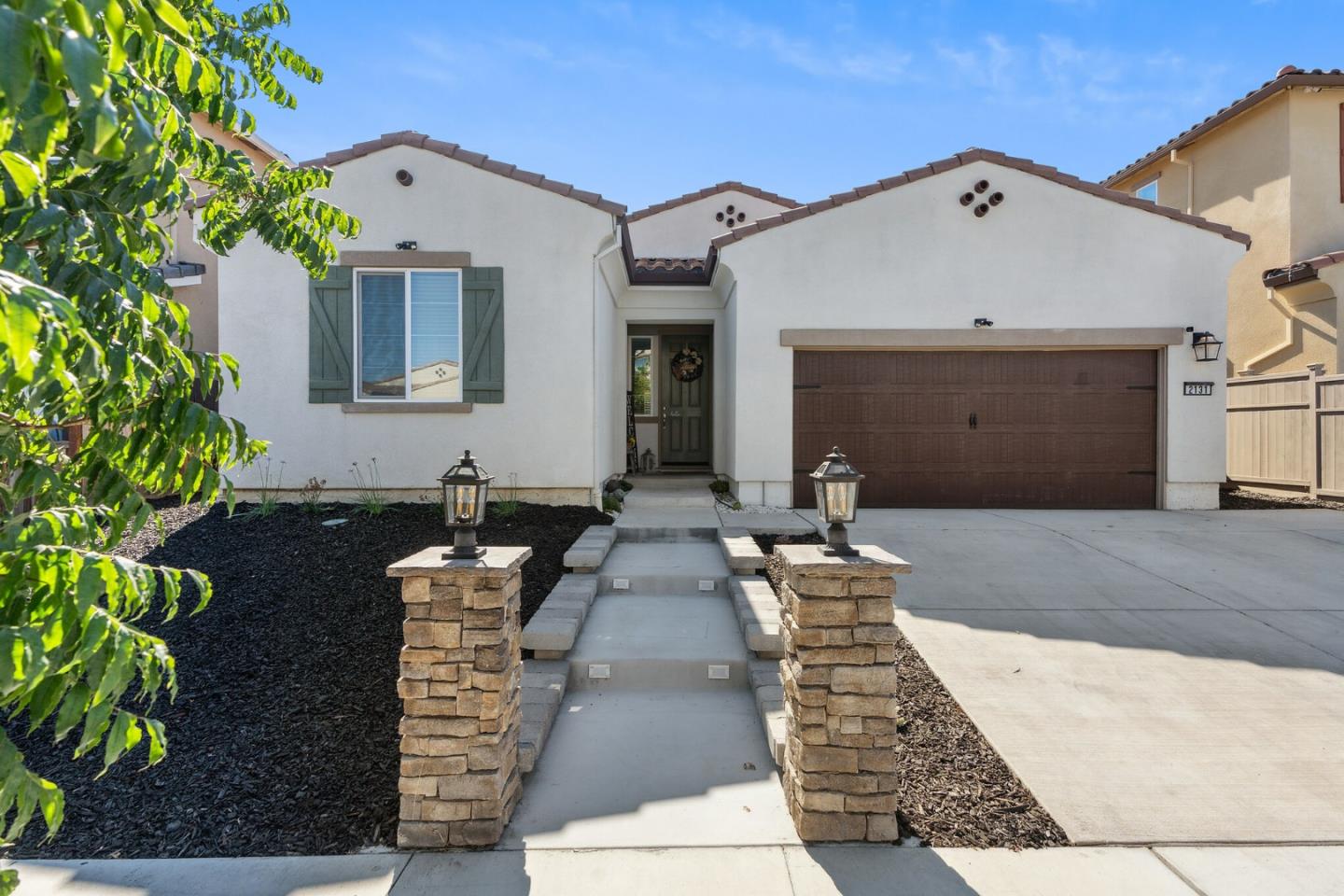 Detail Gallery Image 1 of 1 For 2131 Garnet Way, Hollister,  CA 95023 - 3 Beds | 2 Baths