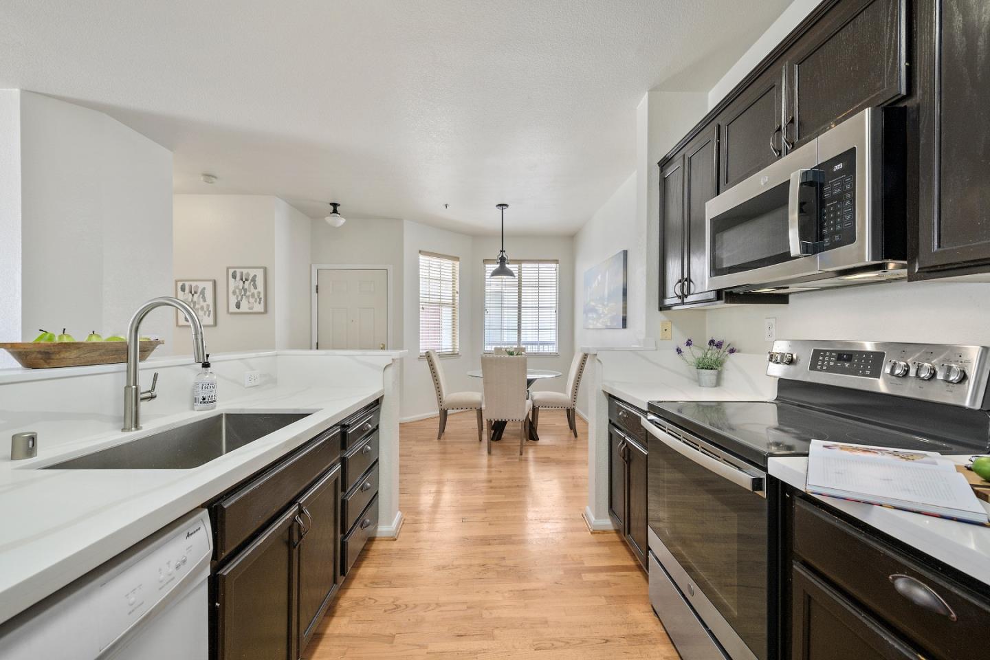Detail Gallery Image 1 of 1 For 250 Santa Fe Ter #319,  Sunnyvale,  CA 94085 - 2 Beds | 2 Baths
