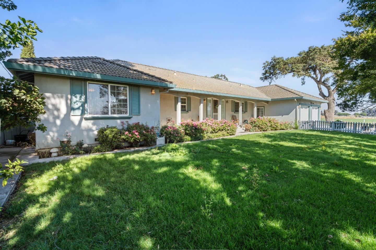 3665 Pacheco Pass Hwy, Gilroy, CA 95020 3 Beds 3 Baths