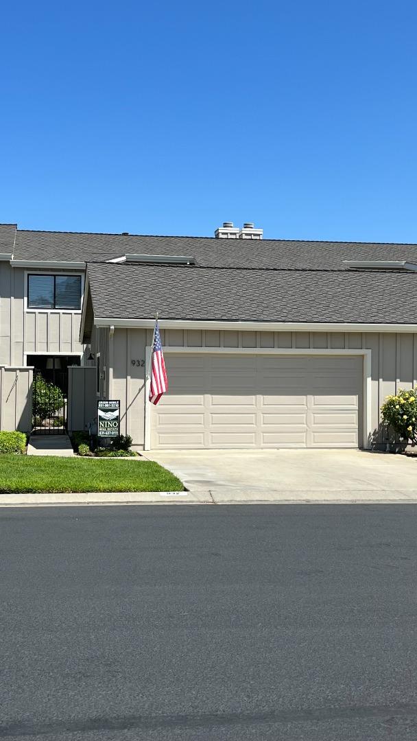 Detail Gallery Image 1 of 1 For 932 Duffin Dr, Hollister,  CA 95023 - 2 Beds | 2/1 Baths
