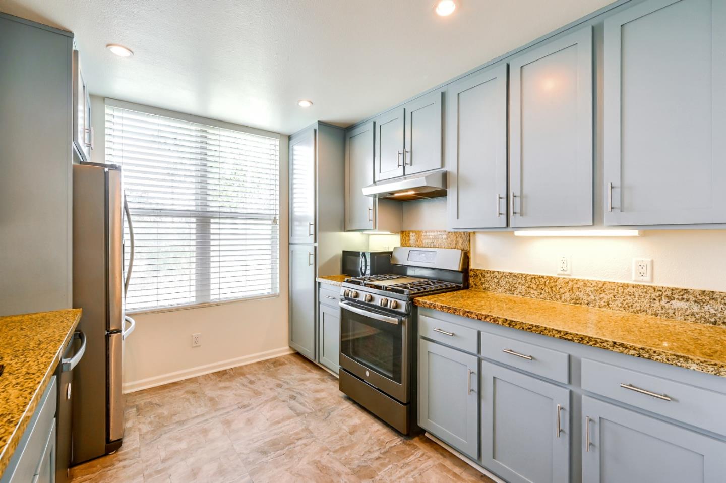 Detail Gallery Image 6 of 46 For 401 Crescent Ct #4205,  San Francisco,  CA 94134 - 2 Beds | 2 Baths
