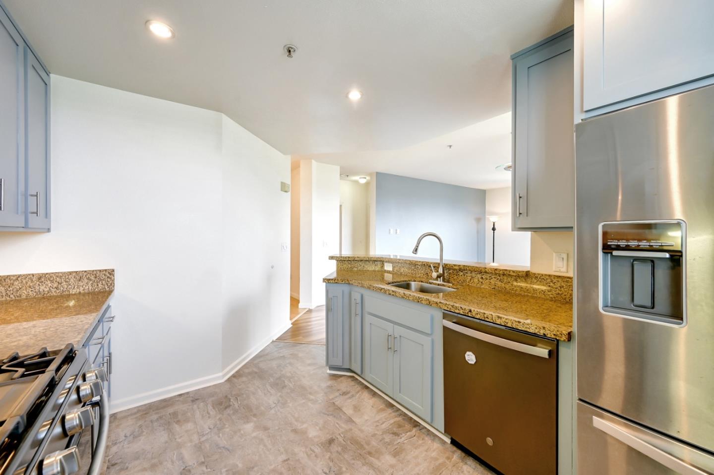 Detail Gallery Image 8 of 46 For 401 Crescent Ct #4205,  San Francisco,  CA 94134 - 2 Beds | 2 Baths