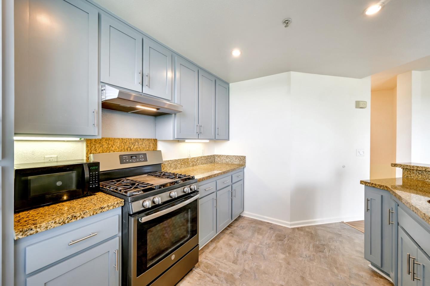 Detail Gallery Image 9 of 46 For 401 Crescent Ct #4205,  San Francisco,  CA 94134 - 2 Beds | 2 Baths