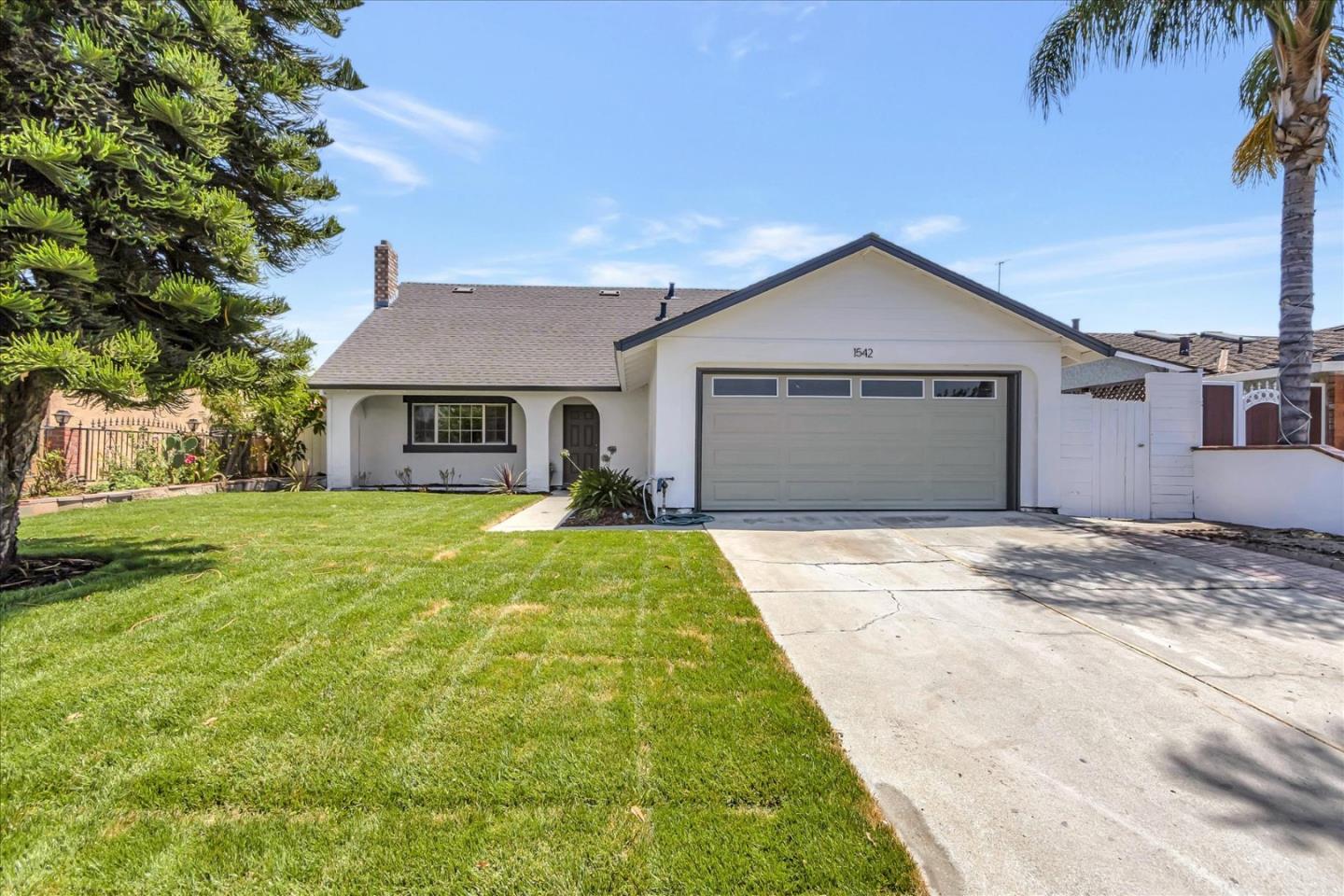 Detail Gallery Image 1 of 1 For 1542 Meadow Glen Ct, San Jose,  CA 95121 - 5 Beds | 3 Baths