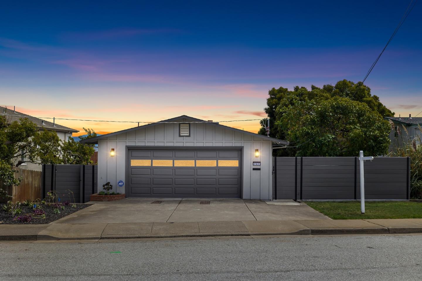 Detail Gallery Image 1 of 1 For 727 Park Way, South San Francisco,  CA 94080 - 3 Beds | 2 Baths