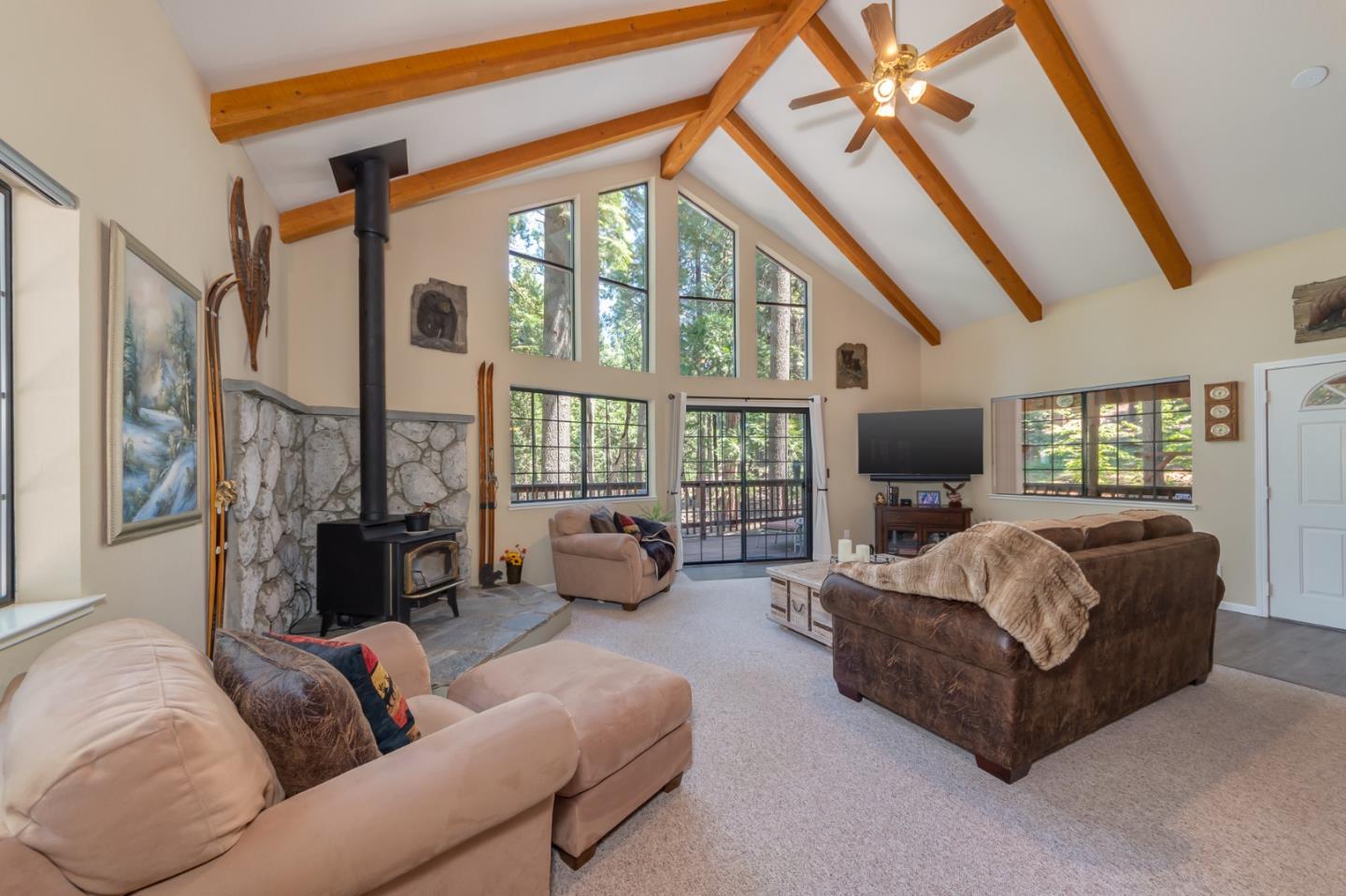 Photo of 2114 Karock Rd in Arnold, CA