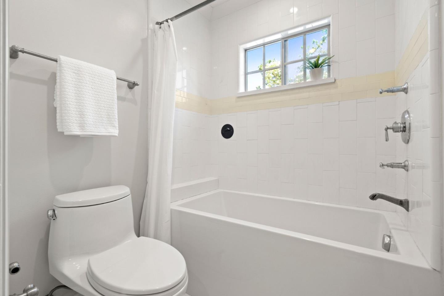 Detail Gallery Image 29 of 45 For 15459 via Palomino, Monte Sereno,  CA 95030 - 5 Beds | 3/1 Baths