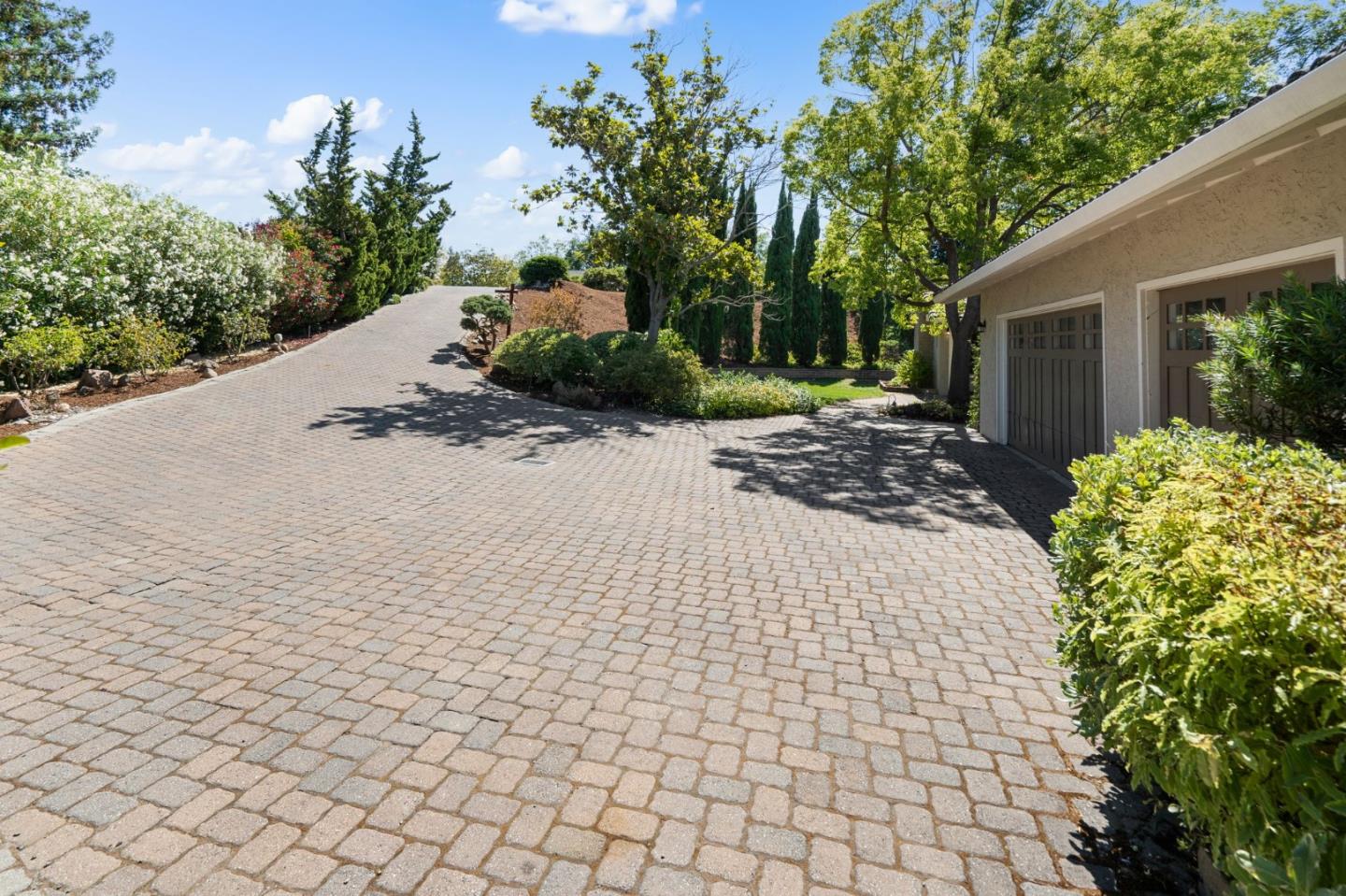 Detail Gallery Image 3 of 45 For 15459 via Palomino, Monte Sereno,  CA 95030 - 5 Beds | 3/1 Baths