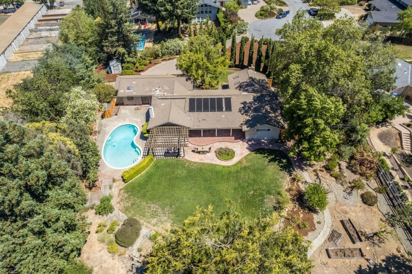Detail Gallery Image 35 of 45 For 15459 via Palomino, Monte Sereno,  CA 95030 - 5 Beds | 3/1 Baths
