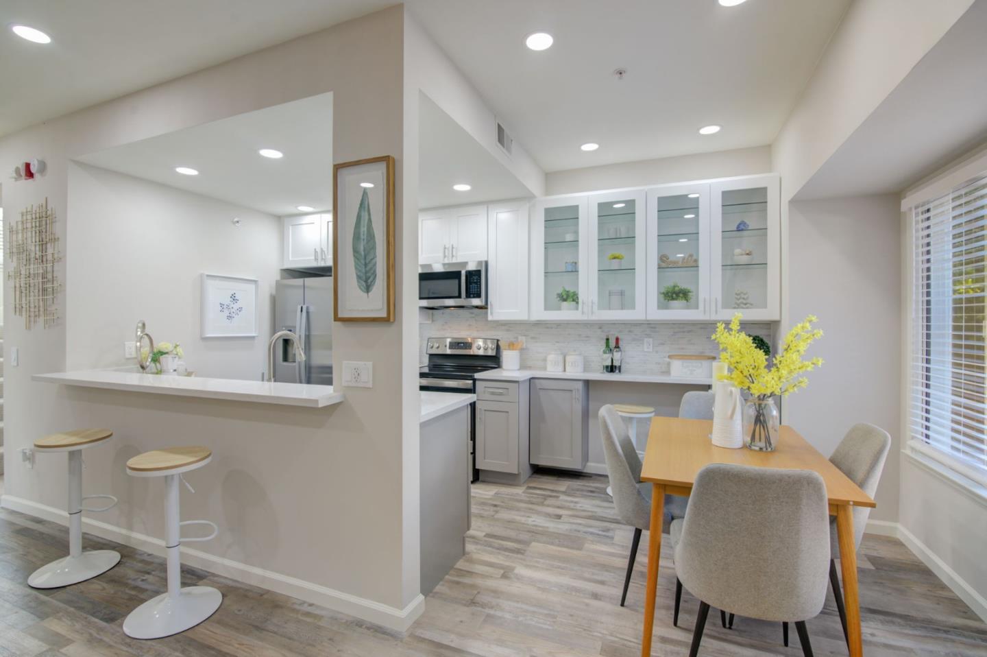 Detail Gallery Image 11 of 47 For 25 Mcaker Ct #135,  San Mateo,  CA 94403 - 3 Beds | 2/1 Baths