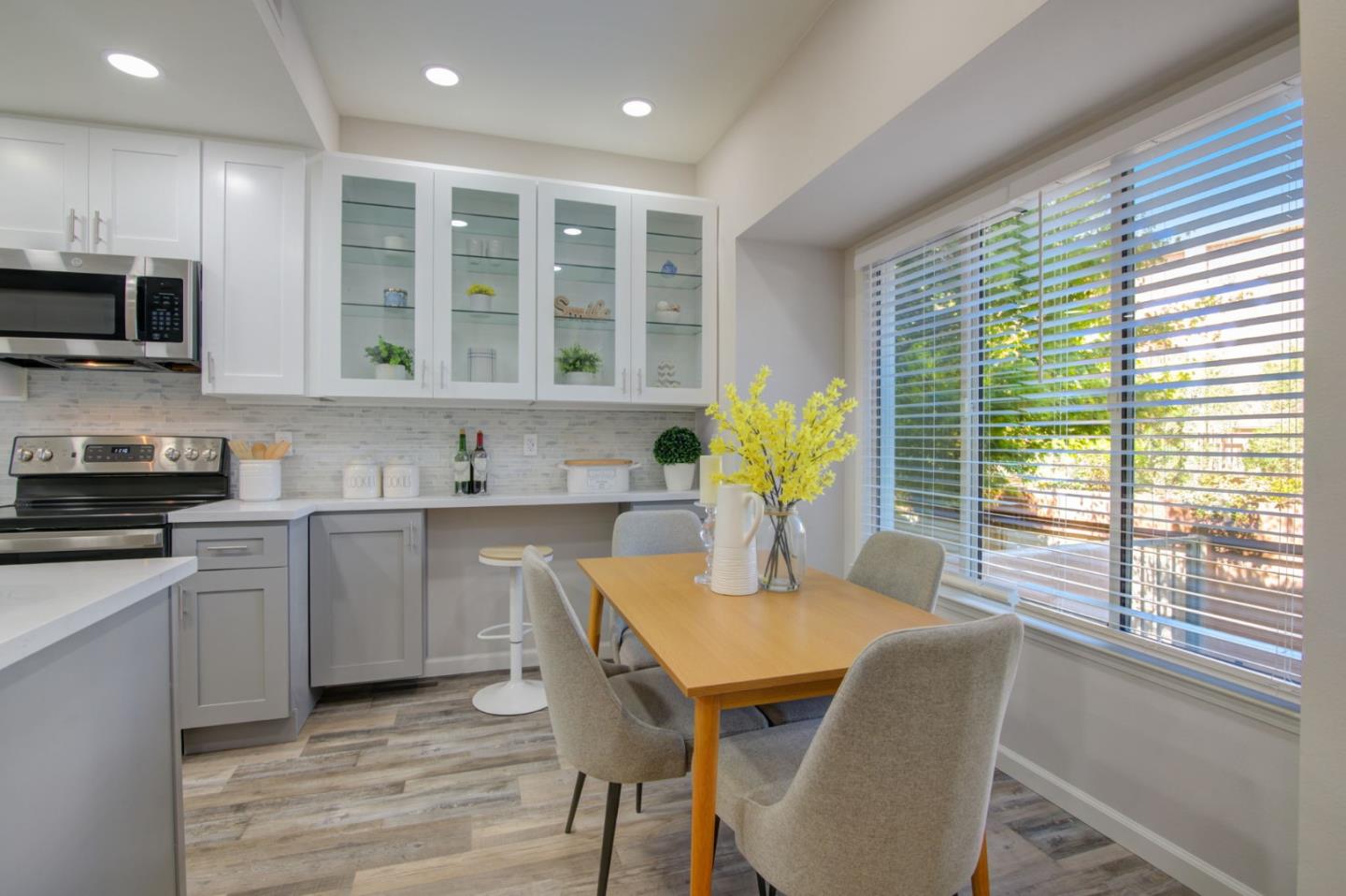 Detail Gallery Image 12 of 47 For 25 Mcaker Ct #135,  San Mateo,  CA 94403 - 3 Beds | 2/1 Baths