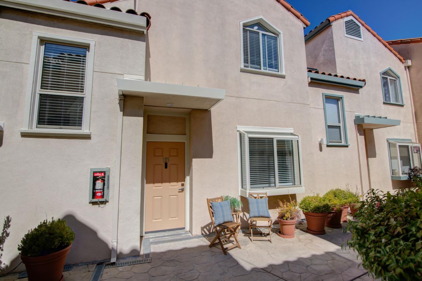 Detail Gallery Image 2 of 47 For 25 Mcaker Ct #135,  San Mateo,  CA 94403 - 3 Beds | 2/1 Baths