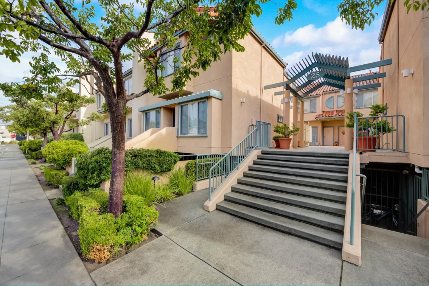Detail Gallery Image 36 of 47 For 25 Mcaker Ct #135,  San Mateo,  CA 94403 - 3 Beds | 2/1 Baths