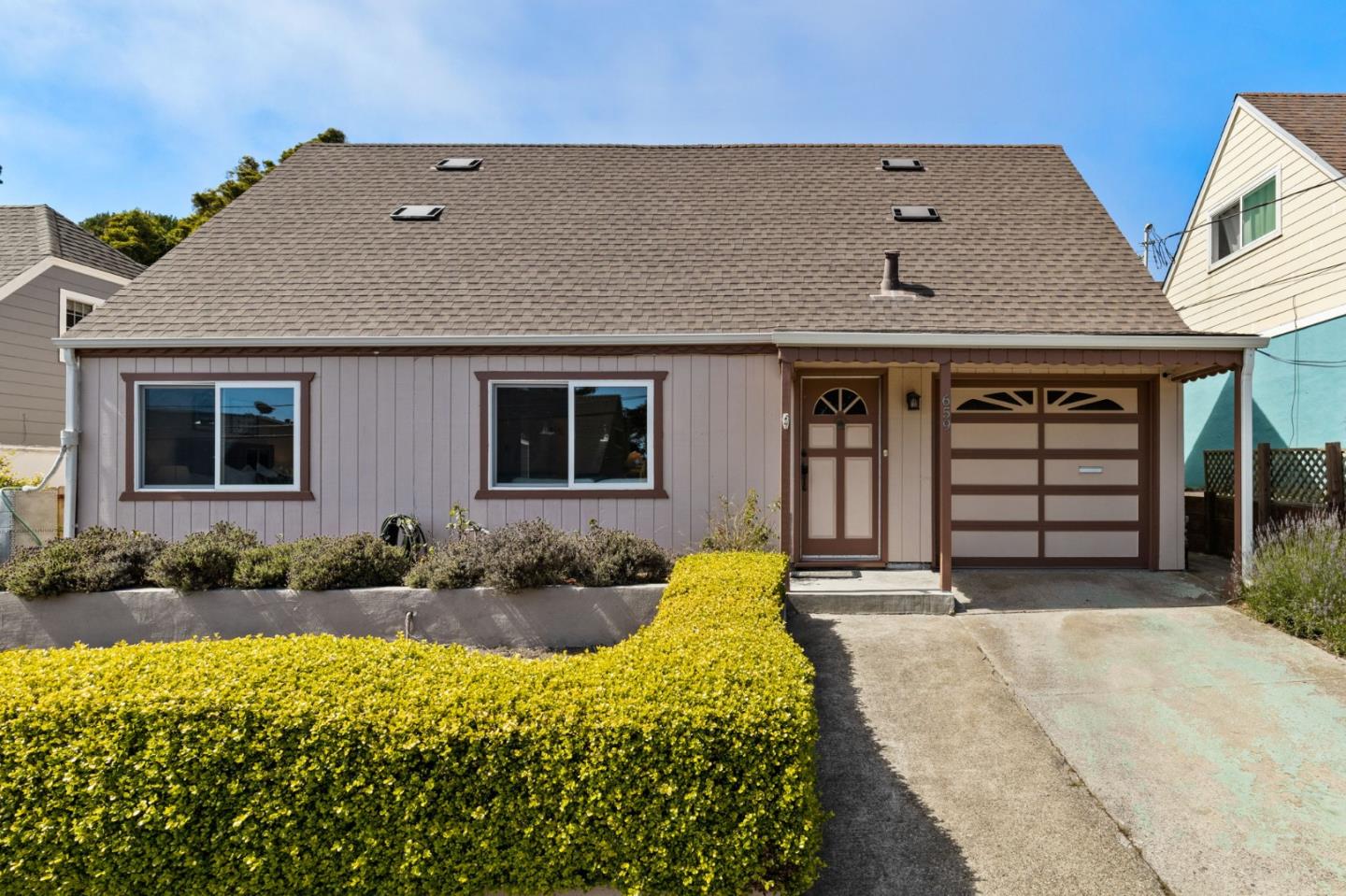 Detail Gallery Image 1 of 1 For 659 Southmoor Dr, Pacifica,  CA 94044 - 4 Beds | 2 Baths