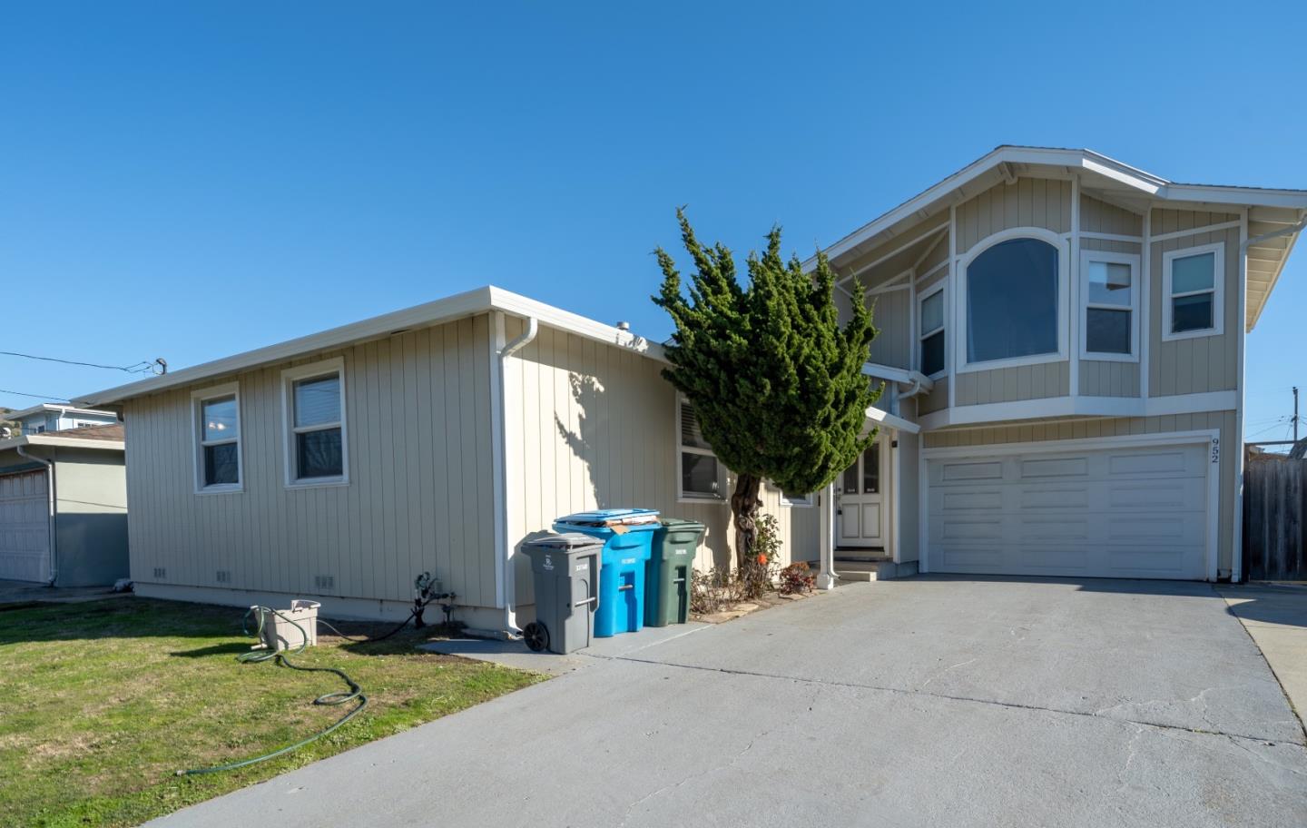 Detail Gallery Image 1 of 1 For 952 Anza Dr, Pacifica,  CA 94044 - 4 Beds | 2 Baths