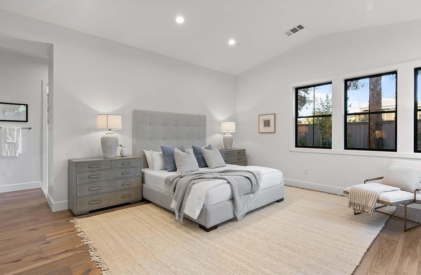 Detail Gallery Image 25 of 42 For 1 Nora Way, Atherton,  CA 94027 - 5 Beds | 5/1 Baths