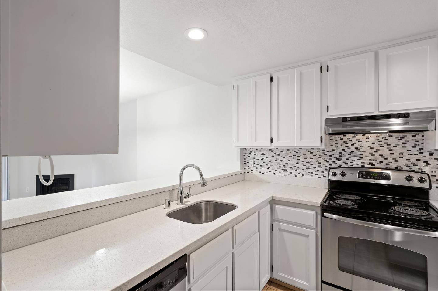 Detail Gallery Image 10 of 37 For 1098 Indian Summer Ct, San Jose,  CA 95122 - 2 Beds | 2/1 Baths