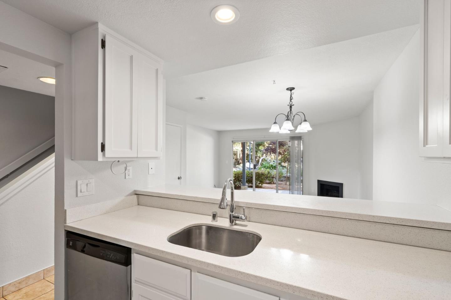 Detail Gallery Image 11 of 37 For 1098 Indian Summer Ct, San Jose,  CA 95122 - 2 Beds | 2/1 Baths