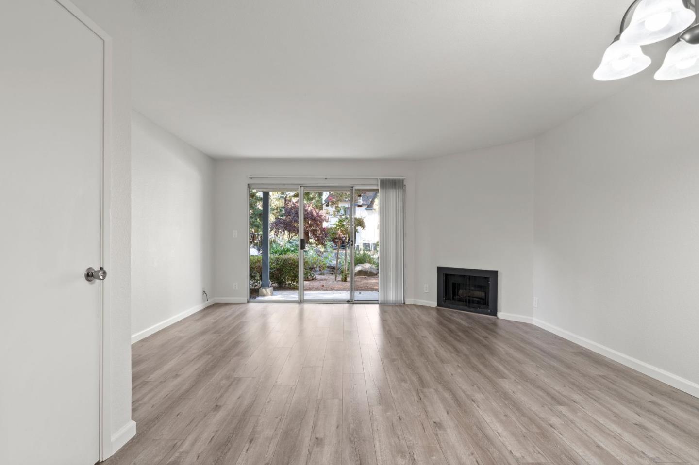 Detail Gallery Image 6 of 37 For 1098 Indian Summer Ct, San Jose,  CA 95122 - 2 Beds | 2/1 Baths