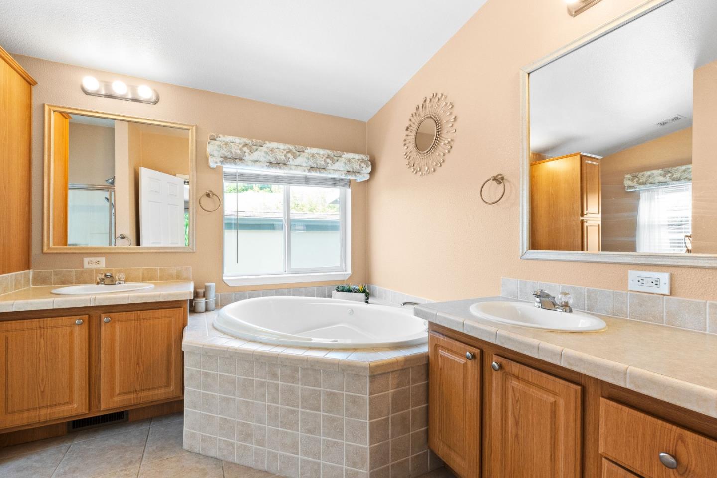 Detail Gallery Image 15 of 39 For 1220 Vienna Dr #487,  Sunnyvale,  CA 94089 - 3 Beds | 2 Baths