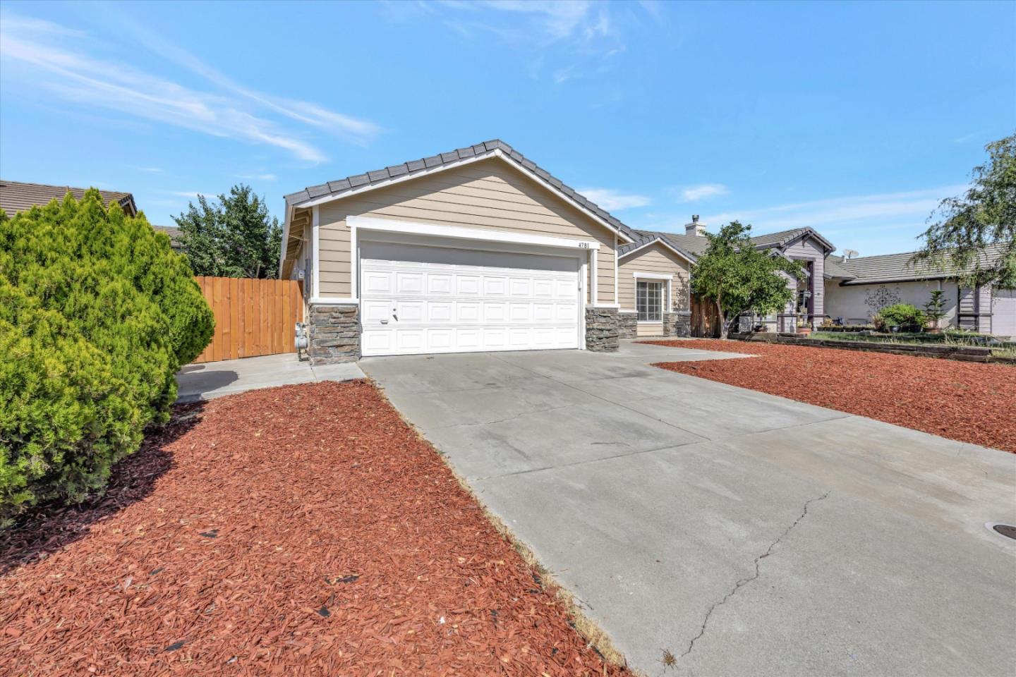 Detail Gallery Image 3 of 55 For 4781 Woodhollow Ave, Stockton,  CA 95206 - 4 Beds | 2 Baths