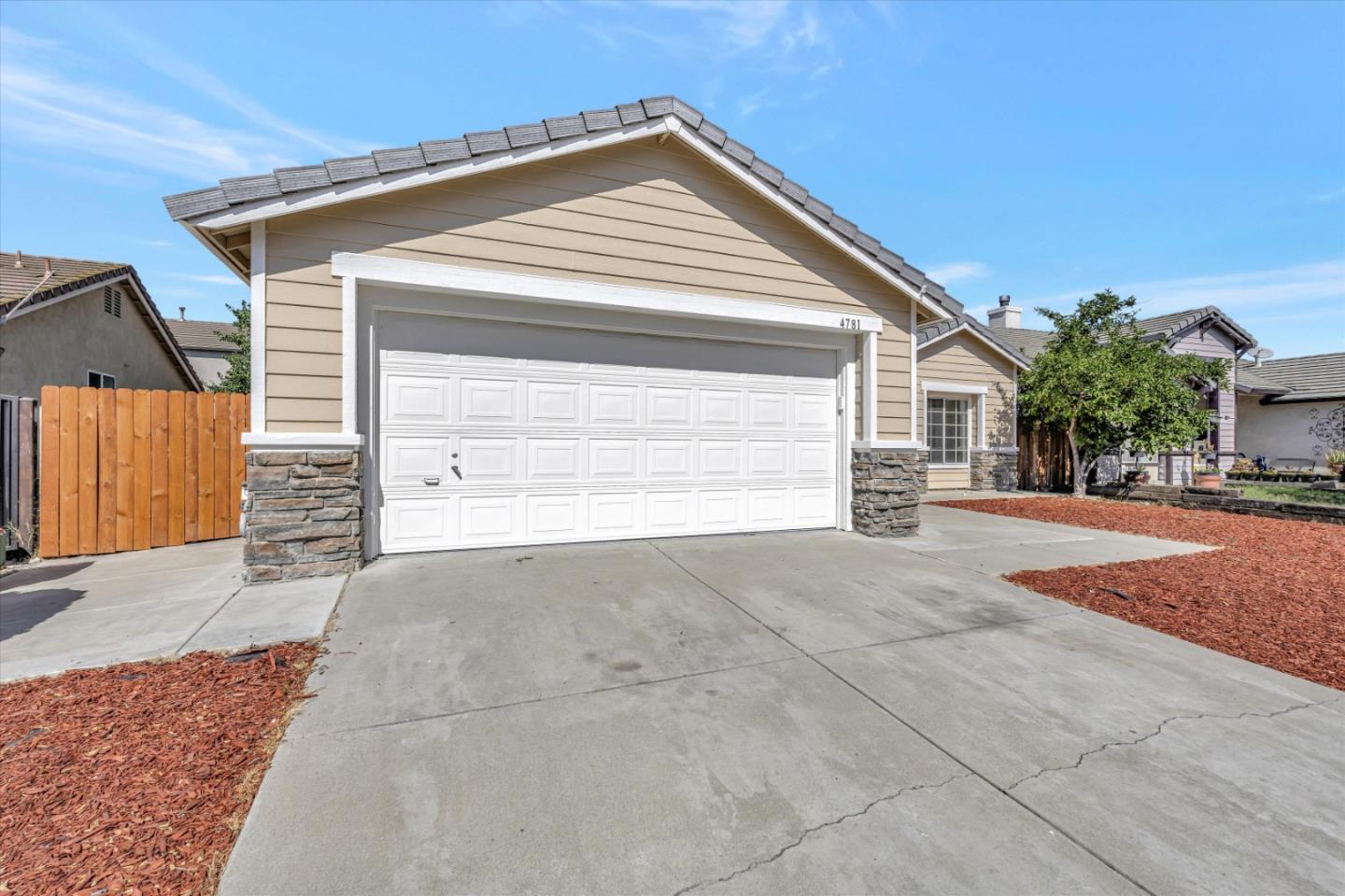 Detail Gallery Image 5 of 55 For 4781 Woodhollow Ave, Stockton,  CA 95206 - 4 Beds | 2 Baths