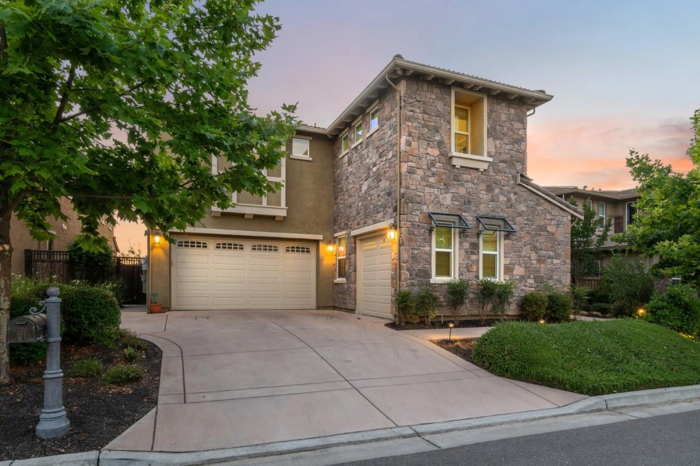 Detail Gallery Image 1 of 1 For 61 Adair Way, Hayward,  CA 94542 - 4 Beds | 4/1 Baths