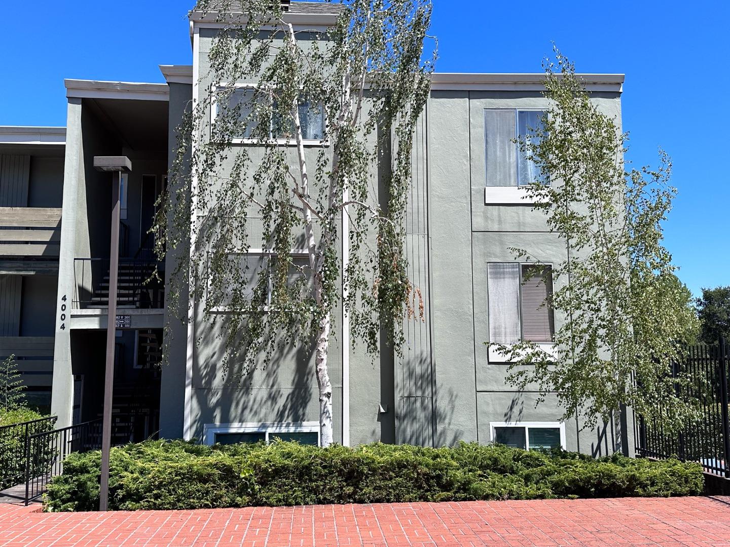 Detail Gallery Image 1 of 1 For 4004 Farm Hill Blvd #302,  Redwood City,  CA 94061 - 2 Beds | 1 Baths