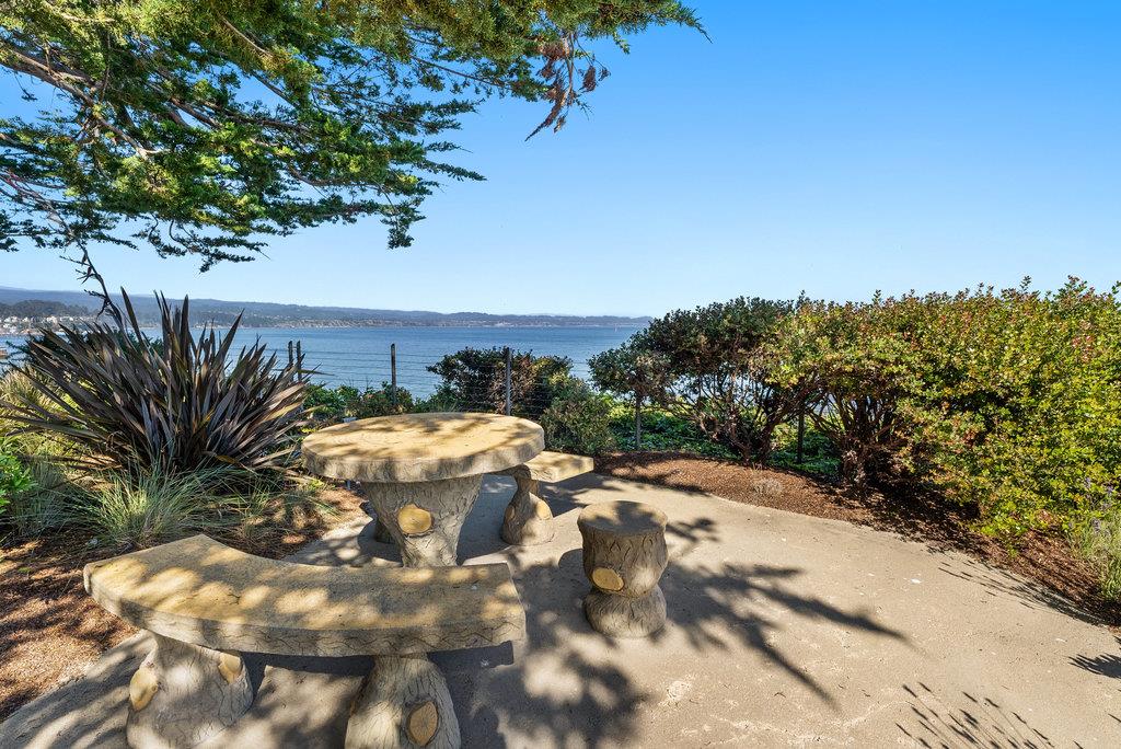 Detail Gallery Image 39 of 81 For 4410 Opal Cliff Dr, Santa Cruz,  CA 95062 - 4 Beds | 4/1 Baths