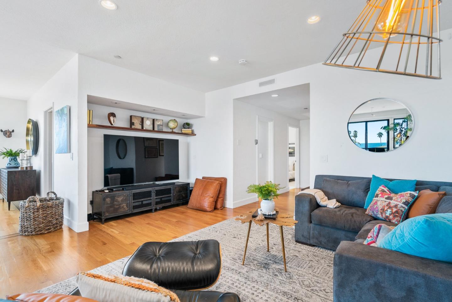 Detail Gallery Image 4 of 41 For 515 2nd St 1a,  Santa Cruz,  CA 95060 - 2 Beds | 2 Baths