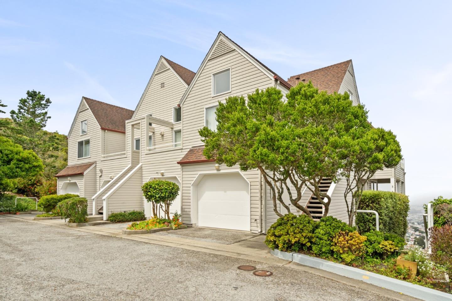 Detail Gallery Image 1 of 34 For 710 Pointe Pacific #3,  Daly City,  CA 94014 - 2 Beds | 2/1 Baths