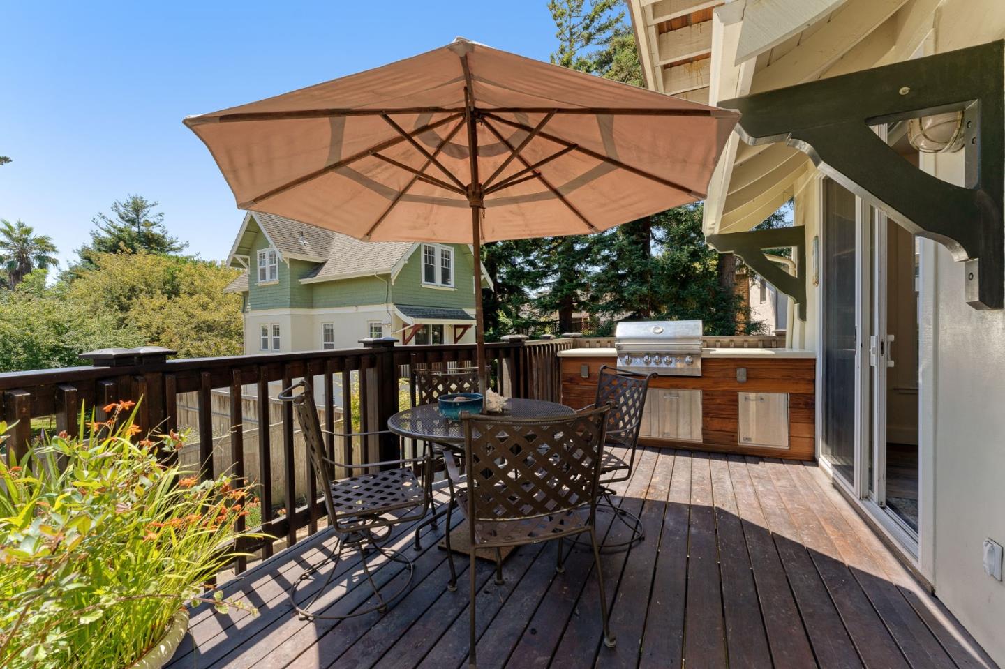 Detail Gallery Image 25 of 73 For 303 Brook Ave, Santa Cruz,  CA 95062 - 4 Beds | 3/2 Baths