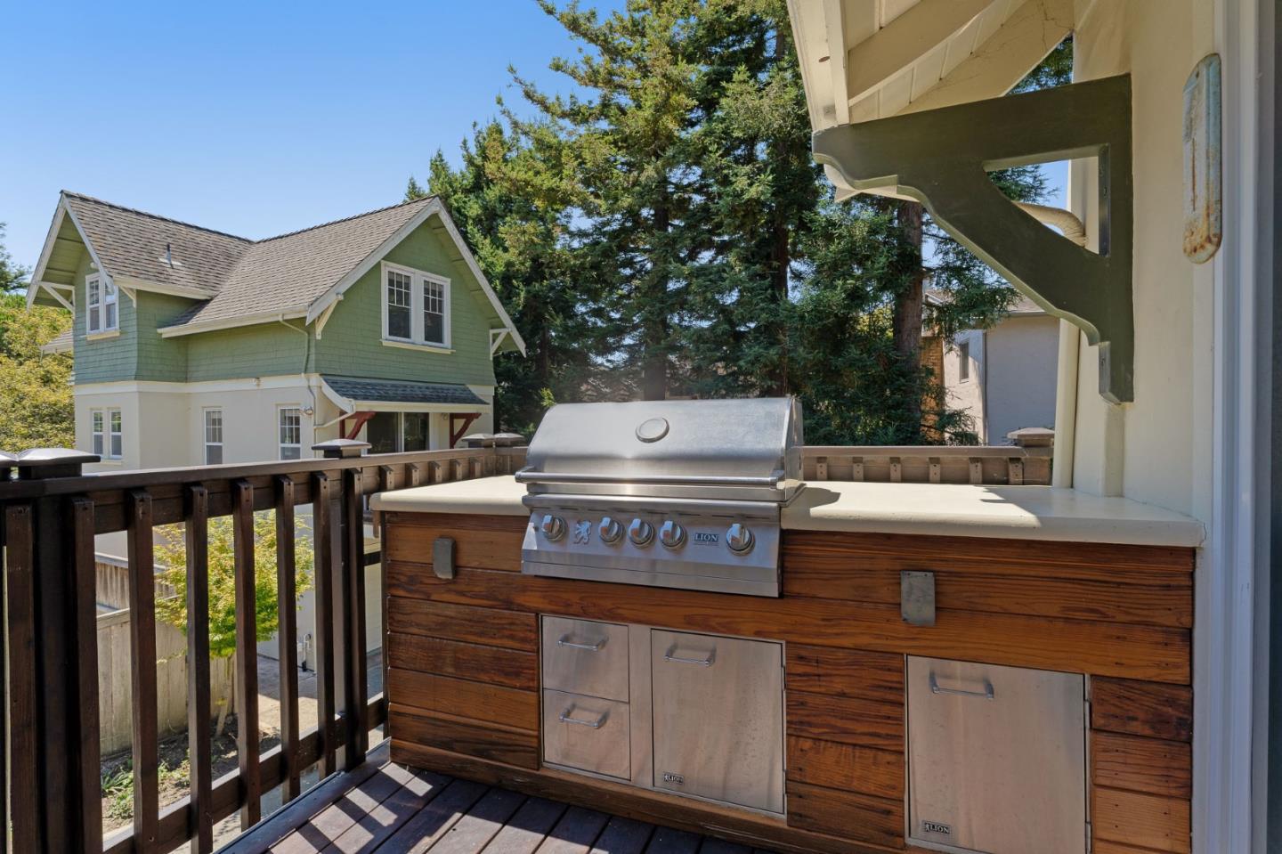 Detail Gallery Image 26 of 73 For 303 Brook Ave, Santa Cruz,  CA 95062 - 4 Beds | 3/2 Baths