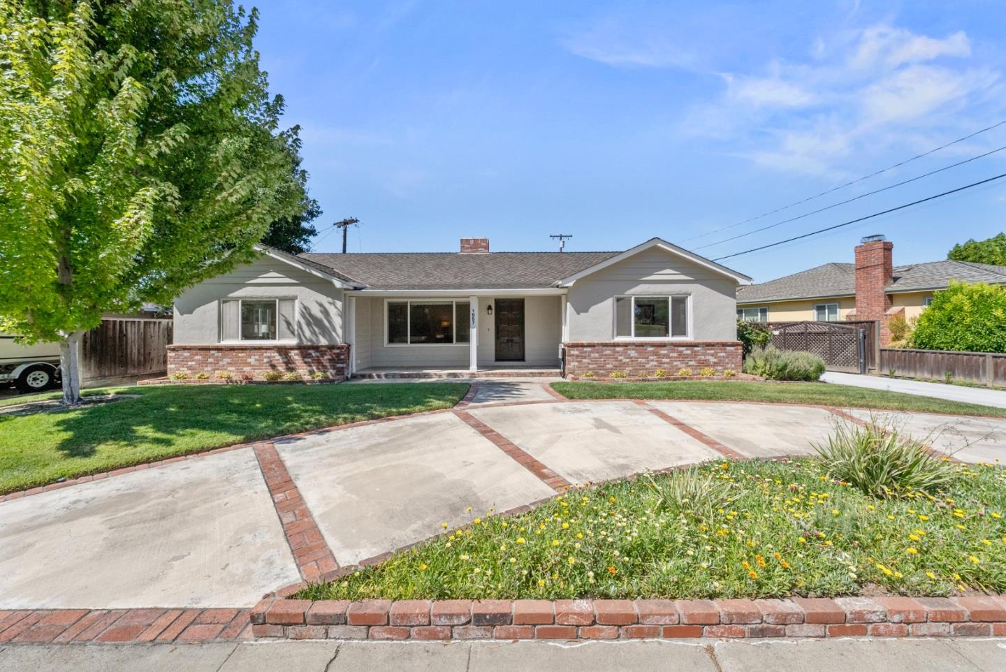 Detail Gallery Image 1 of 1 For 1957 Benton St, Santa Clara,  CA 95050 - 3 Beds | 2/1 Baths