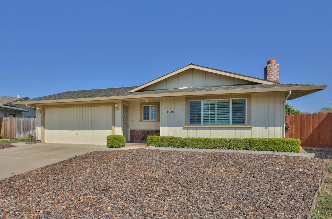 Detail Gallery Image 1 of 1 For 1028 Larkin Cir, Salinas,  CA 93907 - 4 Beds | 2 Baths