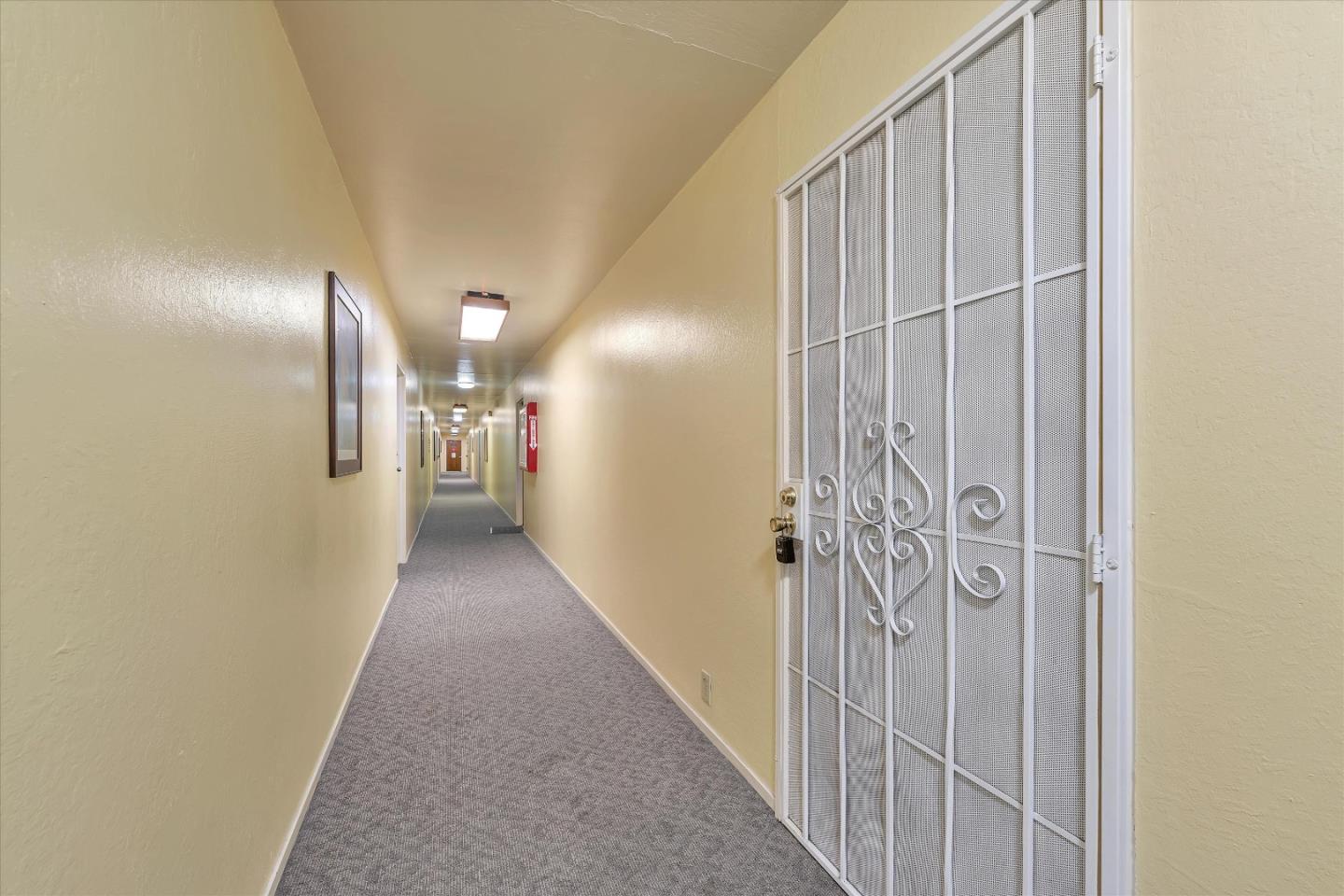 Detail Gallery Image 2 of 17 For 455 Crescent St #304,  Oakland,  CA 94610 - 2 Beds | 1/1 Baths