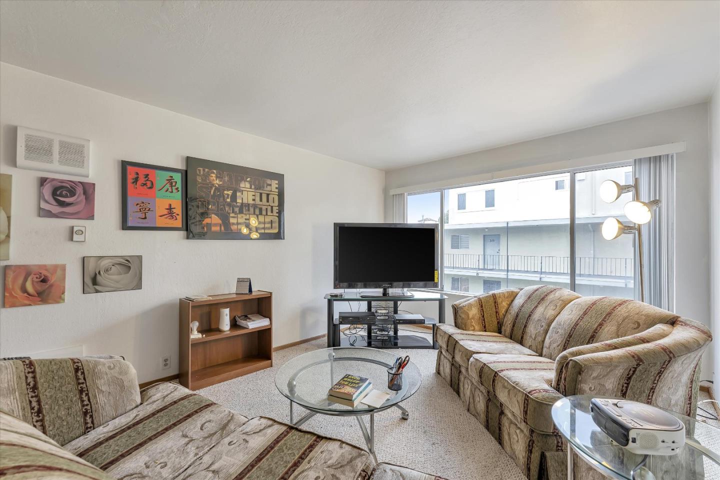 Detail Gallery Image 4 of 17 For 455 Crescent St #304,  Oakland,  CA 94610 - 2 Beds | 1/1 Baths