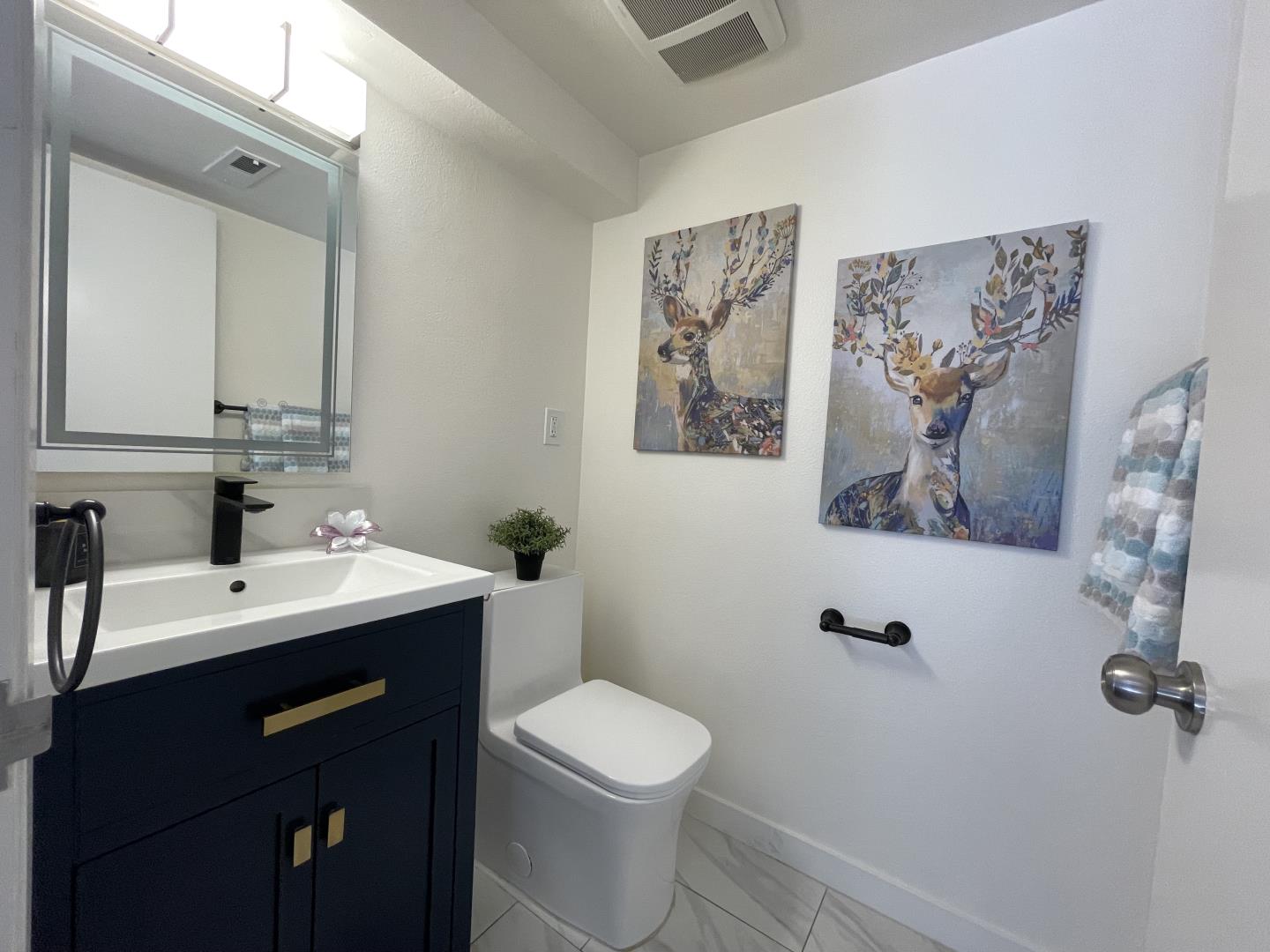 Detail Gallery Image 12 of 24 For 1205 Hollenbeck Ave, Sunnyvale,  CA 94087 - 2 Beds | 2/1 Baths