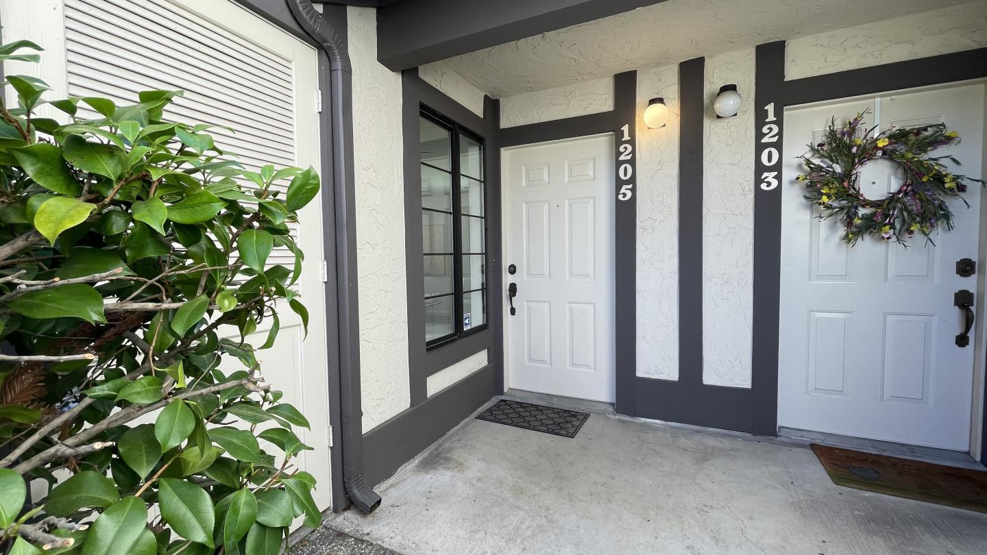 Detail Gallery Image 2 of 24 For 1205 Hollenbeck Ave, Sunnyvale,  CA 94087 - 2 Beds | 2/1 Baths