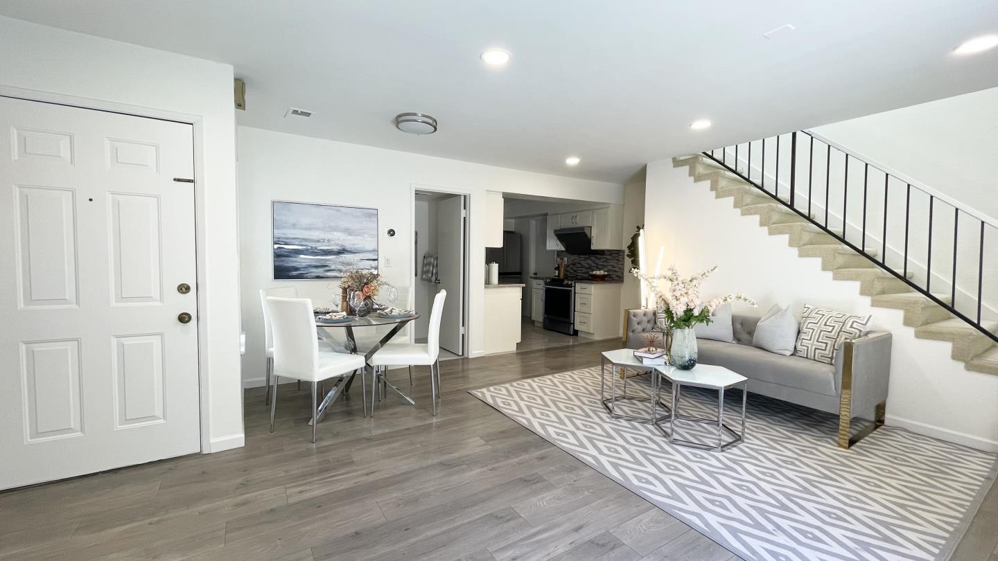 Detail Gallery Image 7 of 24 For 1205 Hollenbeck Ave, Sunnyvale,  CA 94087 - 2 Beds | 2/1 Baths