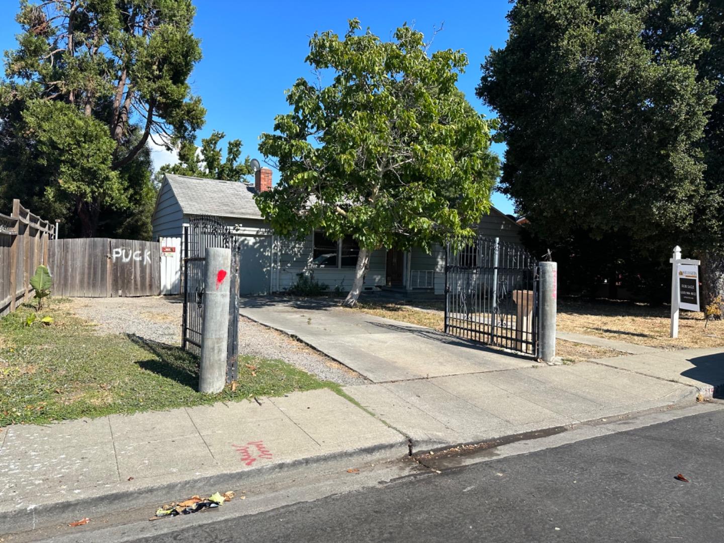 Detail Gallery Image 1 of 1 For 2154 Capitol Ave, East Palo Alto,  CA 94303 - 2 Beds | 1 Baths