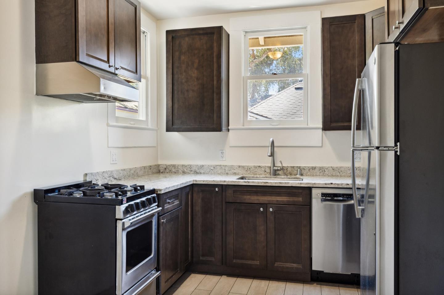 Detail Gallery Image 5 of 24 For 91 Bentley Ave, Los Gatos,  CA 95030 - 5 Beds | 3 Baths