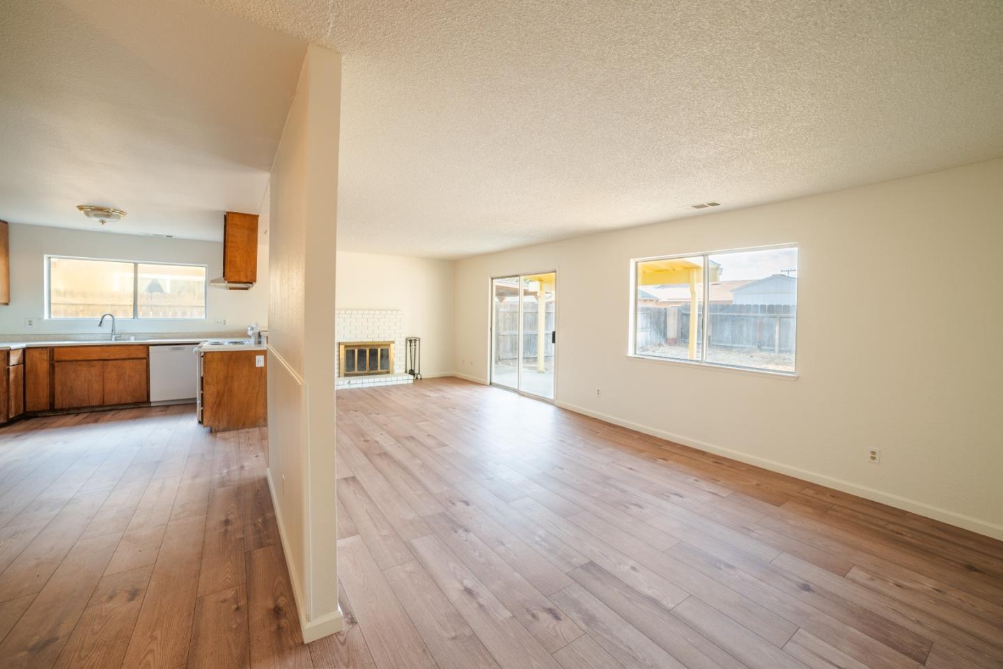 Detail Gallery Image 16 of 25 For 1316 Dove St, Los Banos,  CA 93635 - 4 Beds | 2 Baths