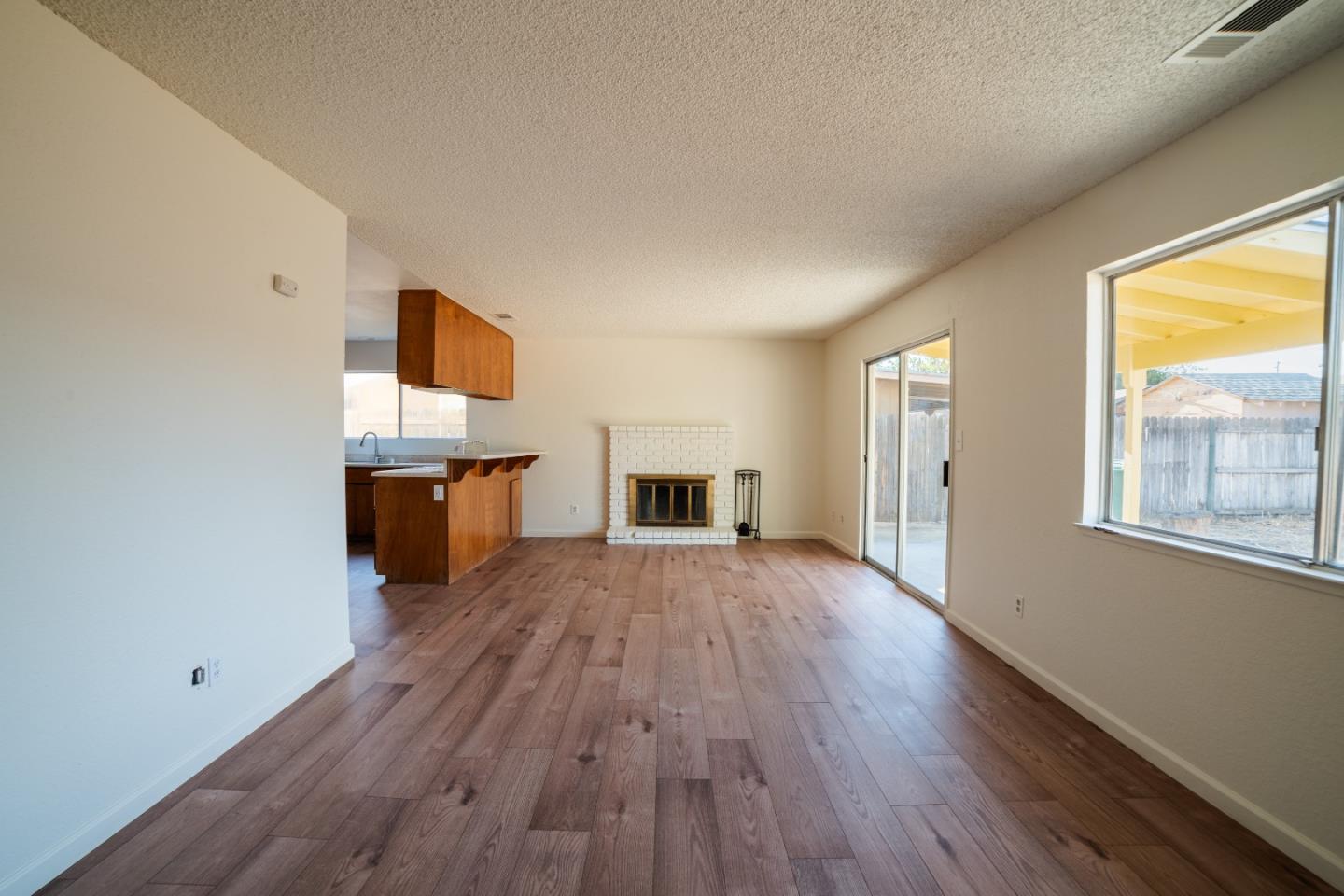 Detail Gallery Image 2 of 25 For 1316 Dove St, Los Banos,  CA 93635 - 4 Beds | 2 Baths