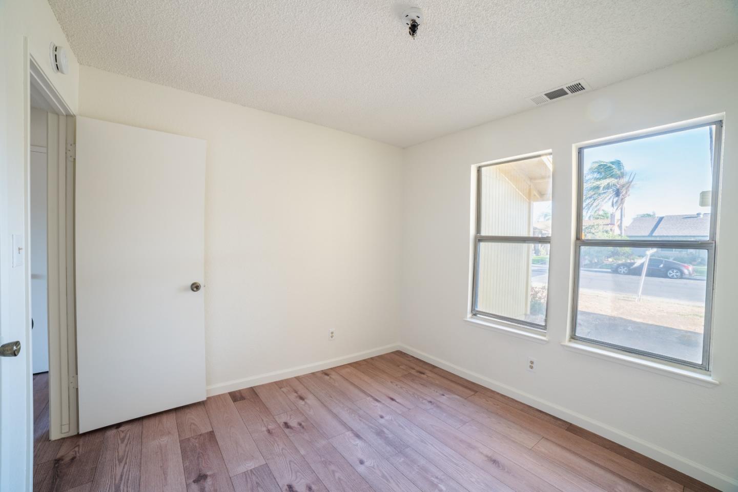 Detail Gallery Image 6 of 25 For 1316 Dove St, Los Banos,  CA 93635 - 4 Beds | 2 Baths