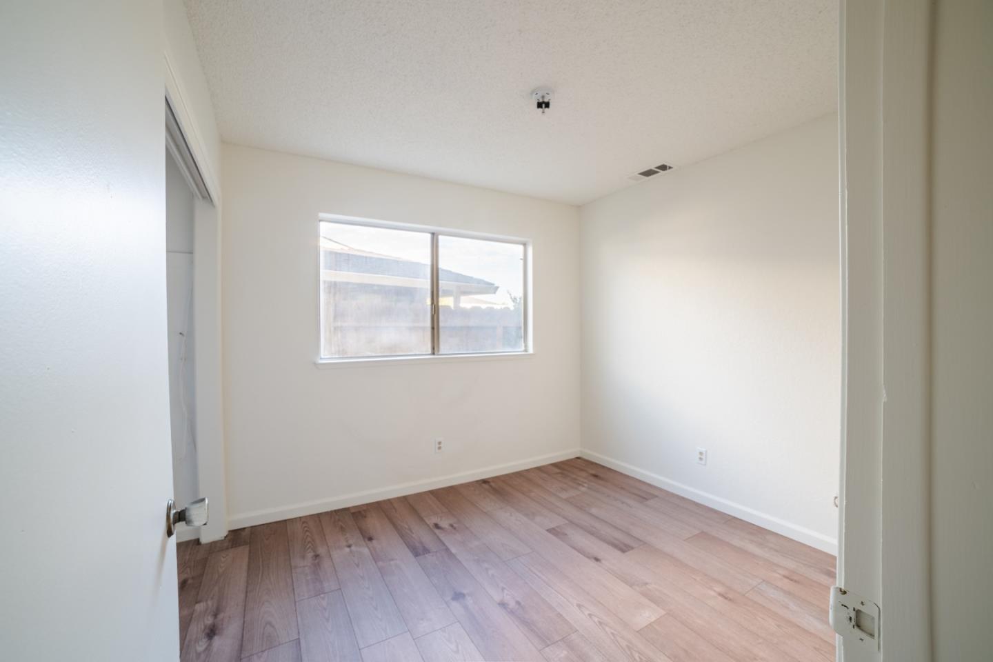 Detail Gallery Image 7 of 25 For 1316 Dove St, Los Banos,  CA 93635 - 4 Beds | 2 Baths