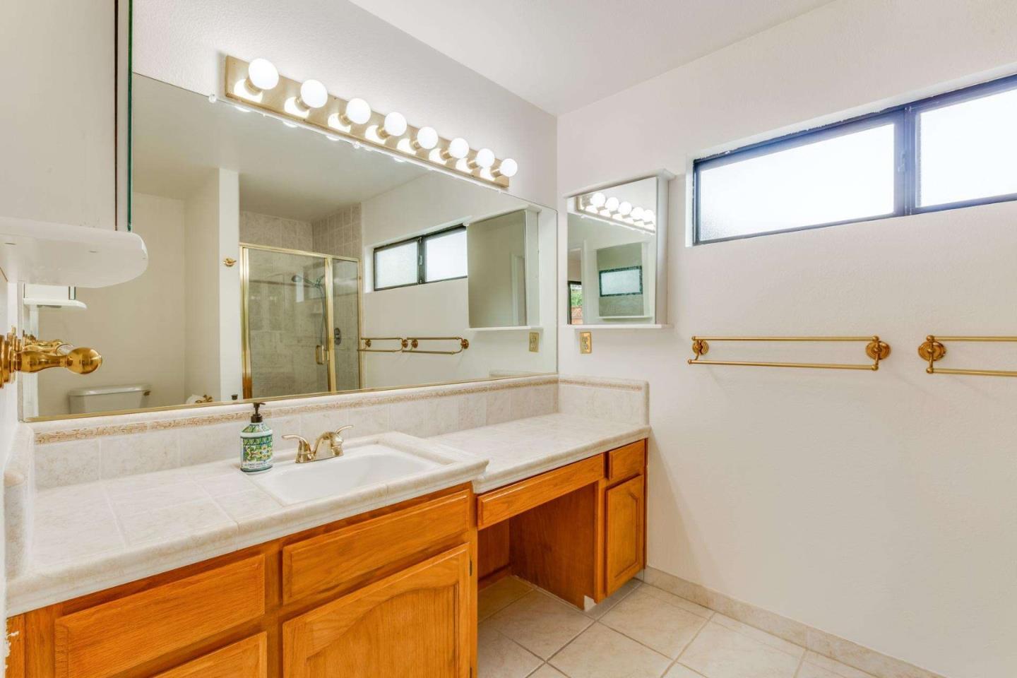 Detail Gallery Image 19 of 34 For 431 Paul Dr, Hollister,  CA 95023 - 3 Beds | 2 Baths