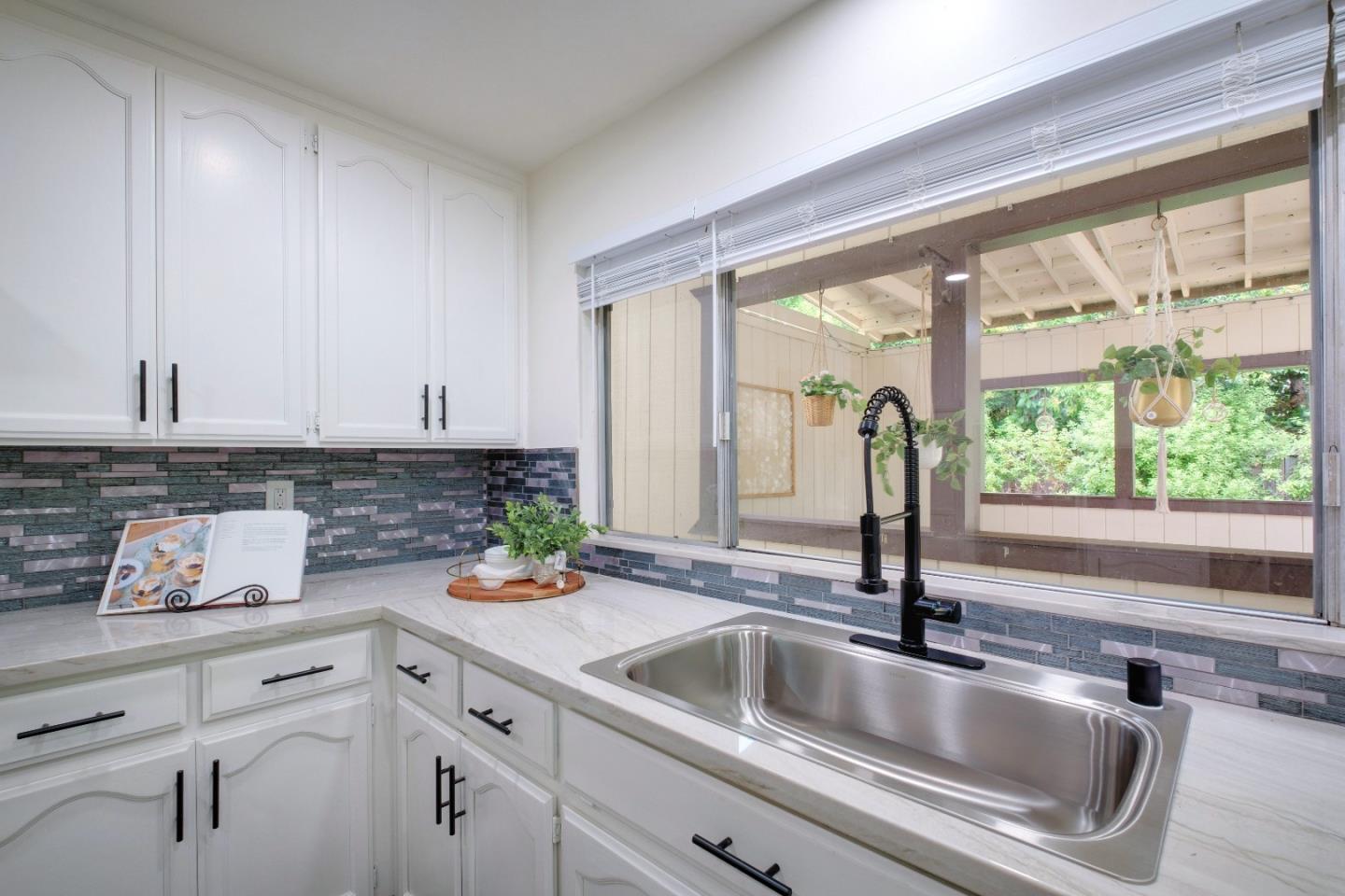 Detail Gallery Image 23 of 62 For 1750 Curtner Ave, San Jose,  CA 95124 - 5 Beds | 2/1 Baths