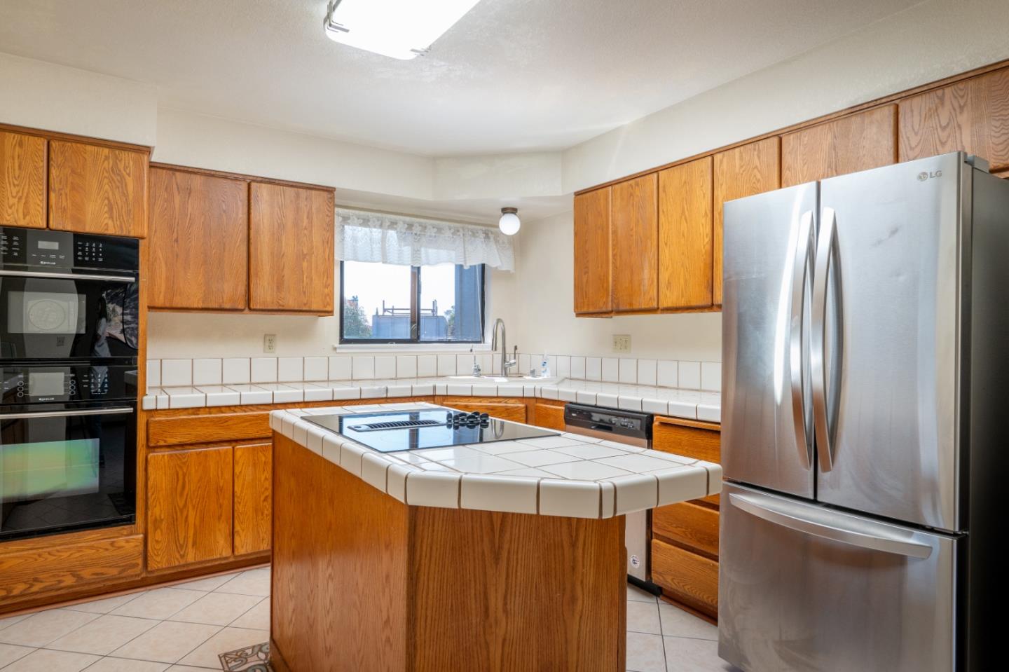 Detail Gallery Image 12 of 46 For 14895 Pin Oak Pl, Salinas,  CA 93907 - 4 Beds | 3 Baths