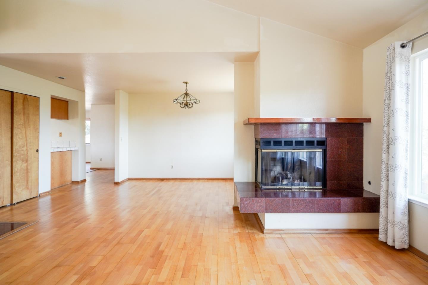 Detail Gallery Image 7 of 46 For 14895 Pin Oak Pl, Salinas,  CA 93907 - 4 Beds | 3 Baths
